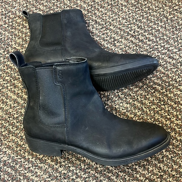 UGG Black Bootie Size 10 - Picture 1 of 5